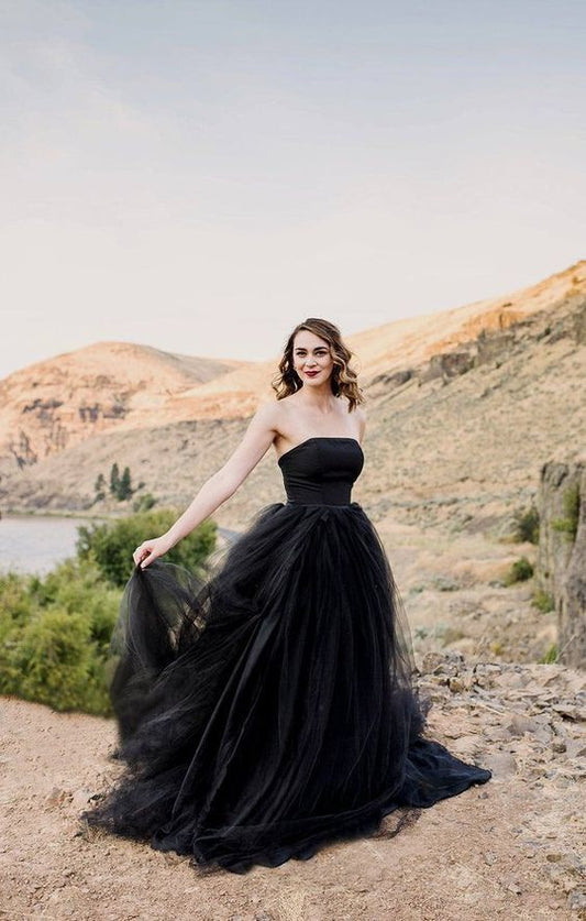 Schwarzes langes Tüll-Ballkleid, trägerloses Brautkleid cg9314
