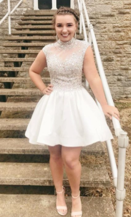 Kurzes Homecoming-Kleid mit hohem Halsausschnitt, durchsichtiges Homecoming-Kleid mit Perlen cg962
