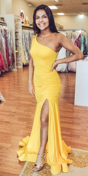 Elegantes One-Shoulder-Meerjungfrau-Gelb-Ballkleid cg995