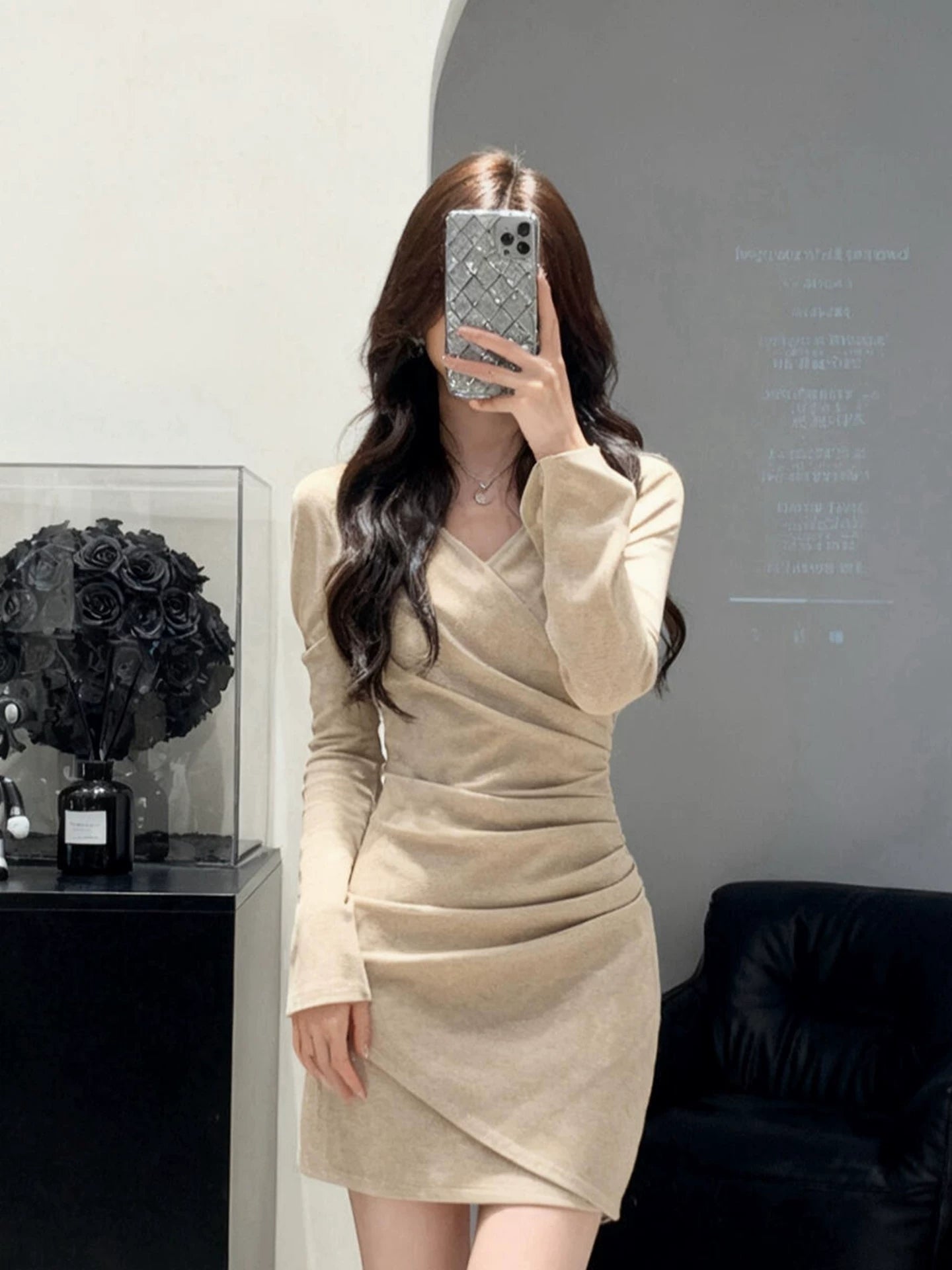 French-style V-neck knit dress, pleated bodycon skirt  G001