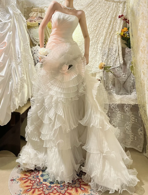 Sleeveless White Chiffon Wedding Dress Tiered Elegant Wedding Gowns cg26322