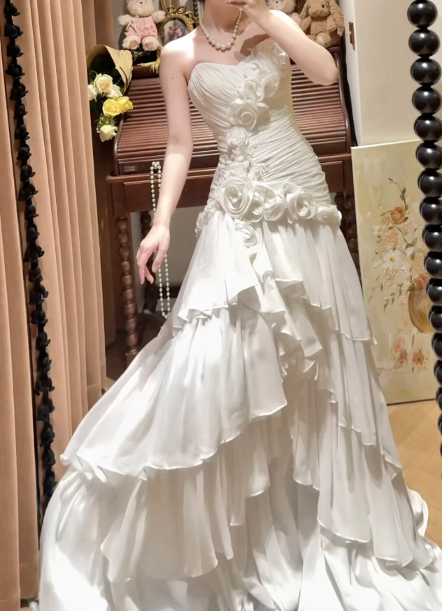 Sweetheart Neck White Chiffon Wedding Dress Tiered Evening Dress With Flowers   cg26313