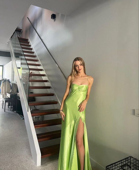Schlichtes A-Linien-Ballkleid mit Spaghettiträgern und seitlichem Schlitz, langes Abendkleid cg25190