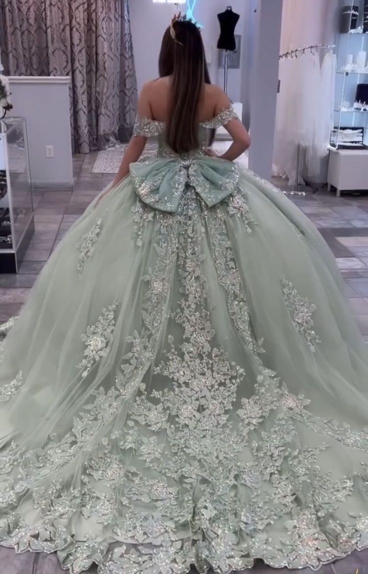 Schulterfreies Salbeigrünes Quinceanera-Kleid, Ballkleid, cg25430