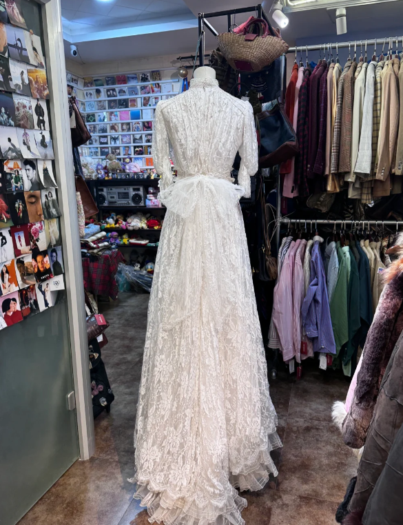 Modest Lace Wedding Dress A Line White Wedding Gowns cg26348