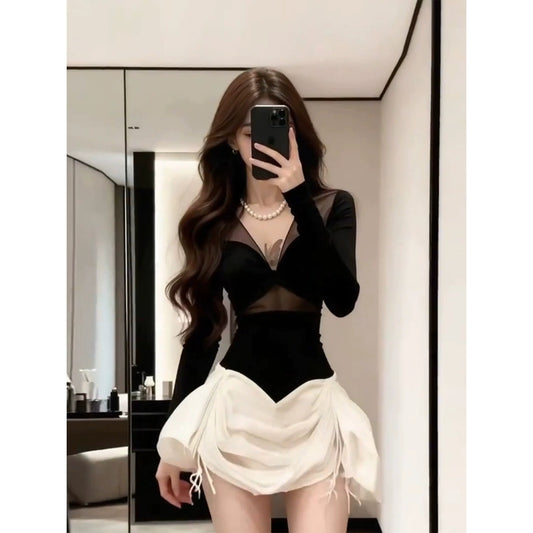 V-neck mesh-paneled dress with a fitted waist G024