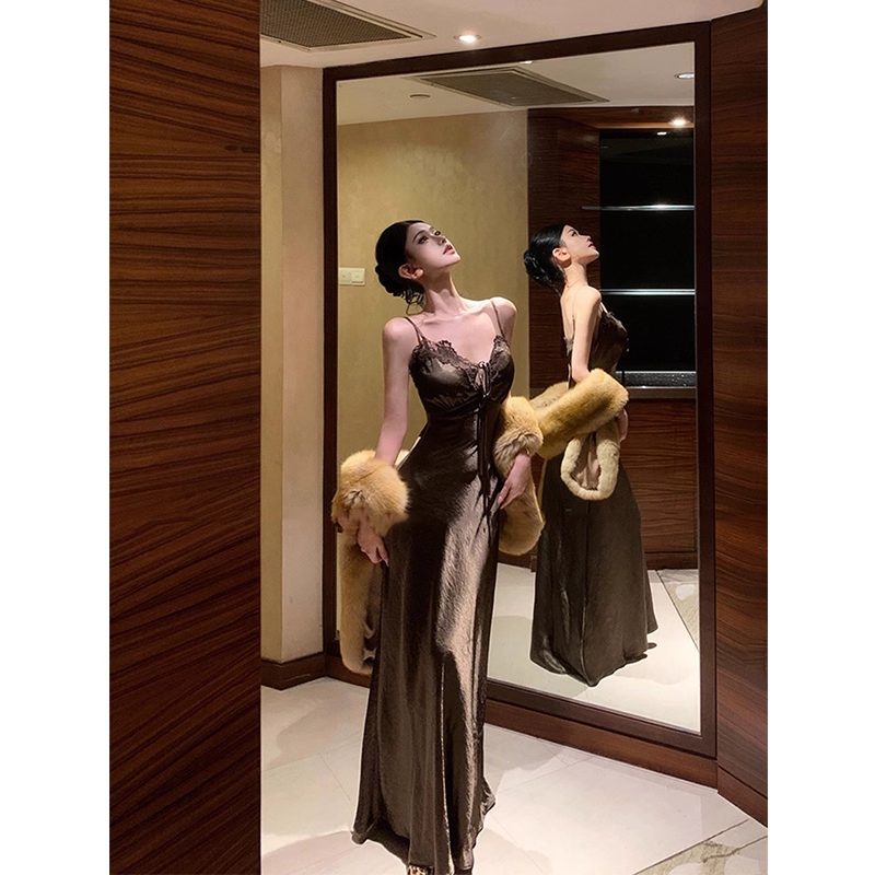 Lace-trimmed V-neck elegant bodycon maxi dress  G089