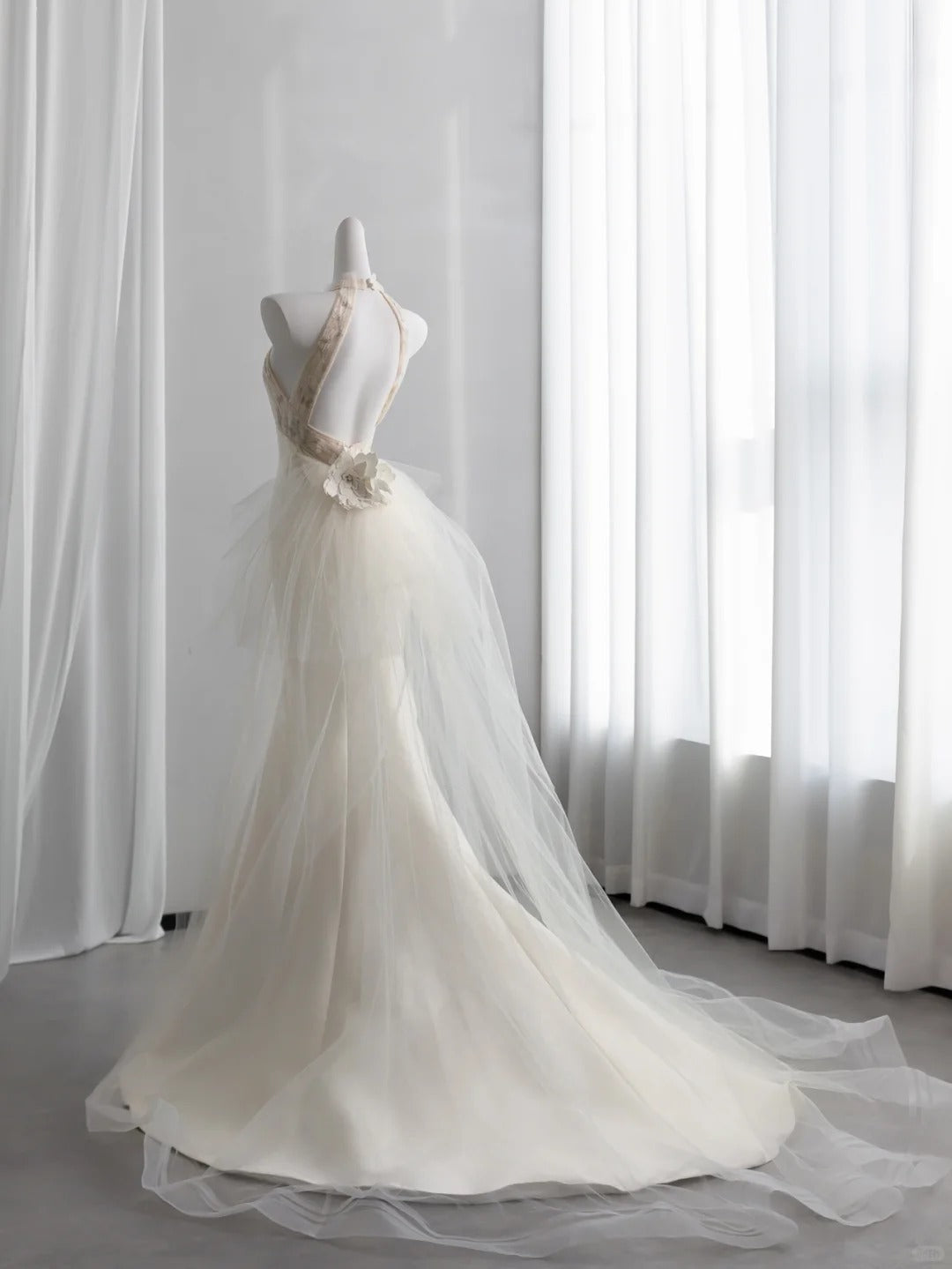 Elegant Halter Neck White Prom Dress 3D Appliques Satin Mermaid Evening Dress CY0011
