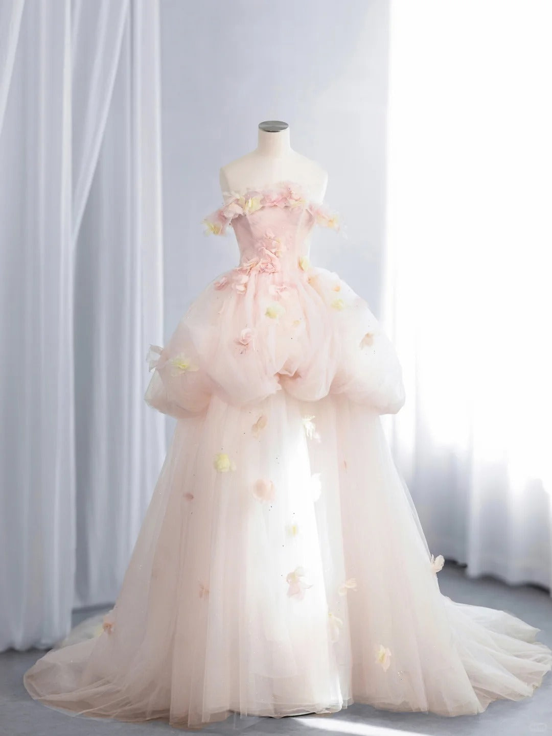 Lavendelfarbenes Tüllkleid mit V-Ausschnitt und Lagen, langes Sweet 16-Kleid, hellviolettes Ballkleid, Partykleid cg19681