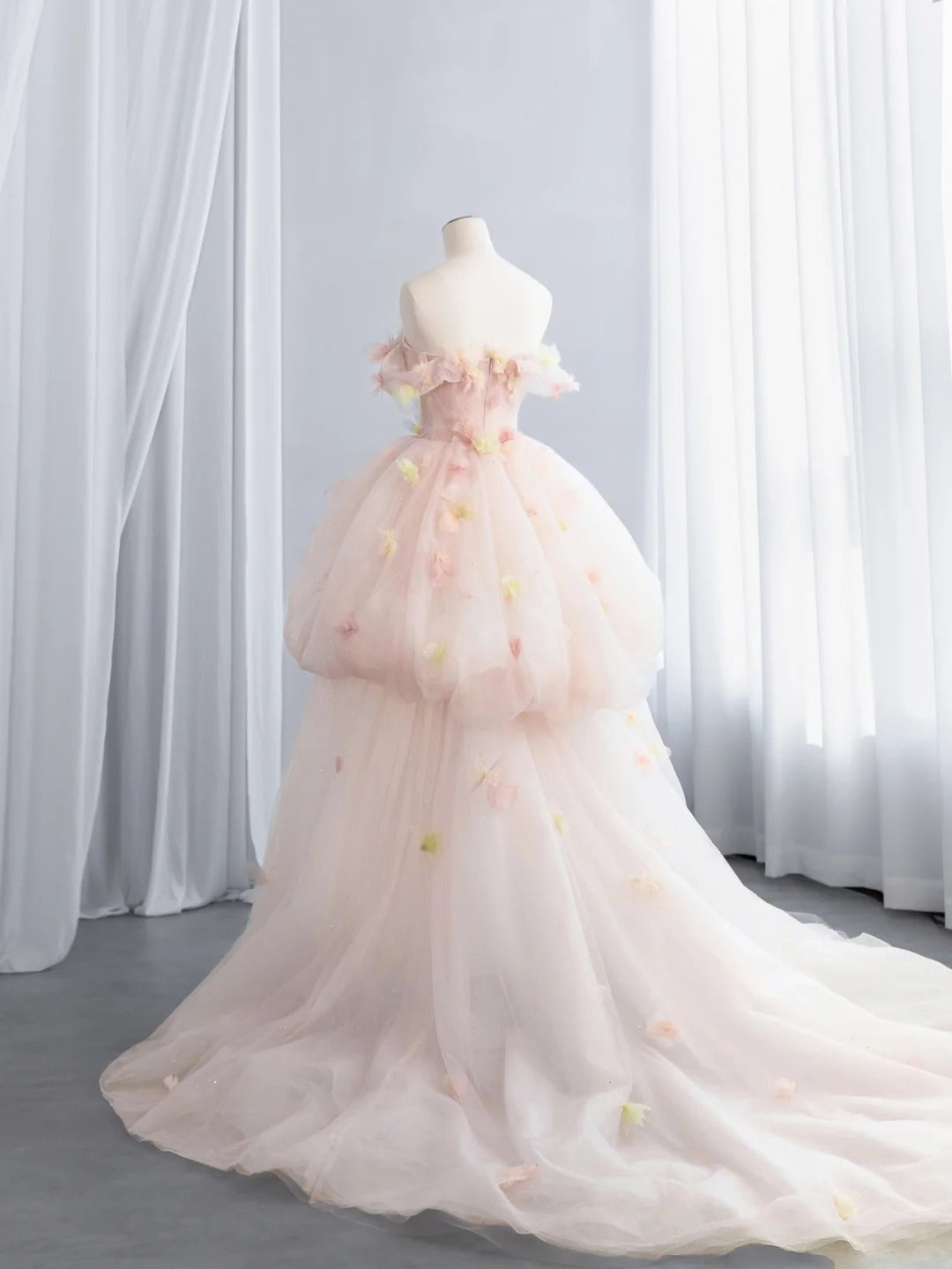 Lavendelfarbenes Tüllkleid mit V-Ausschnitt und Lagen, langes Sweet 16-Kleid, hellviolettes Ballkleid, Partykleid cg19681
