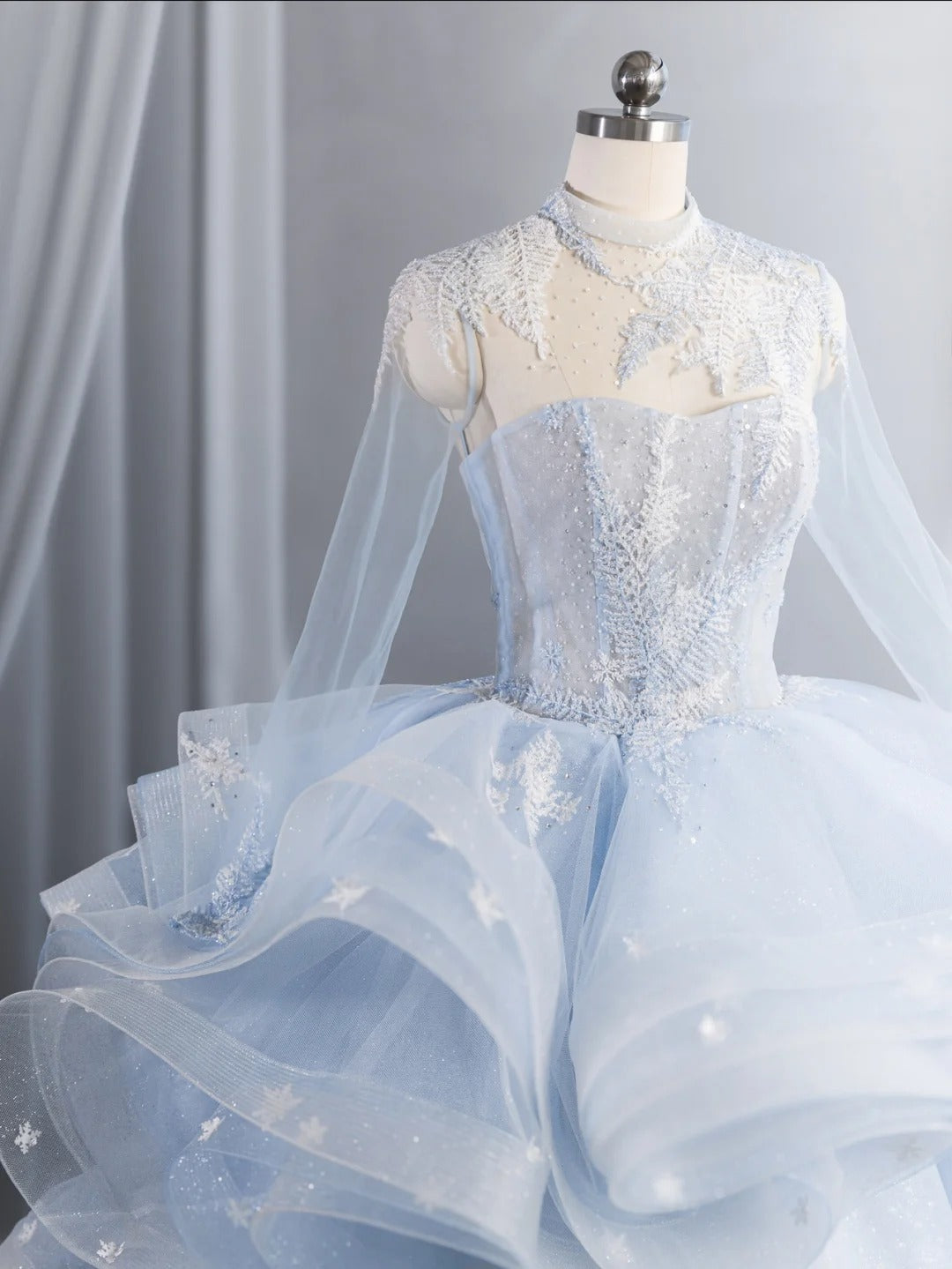 Lavendelfarbenes Tüllkleid mit V-Ausschnitt und Lagen, langes Sweet 16-Kleid, hellviolettes Ballkleid, Partykleid cg19681