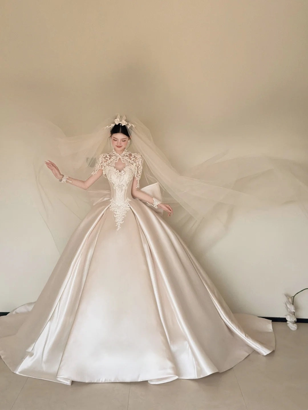 Classical A-Line Bows Ivory Wedding Dress Satin Appliques Long Sleeve Bridal Gowns CY0019