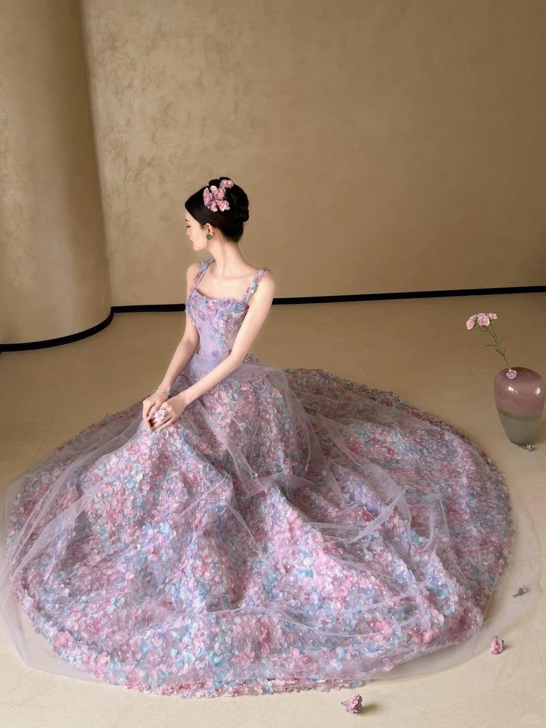 Lavendelfarbenes Tüllkleid mit V-Ausschnitt und Lagen, langes Sweet 16-Kleid, hellviolettes Ballkleid, Partykleid cg19681