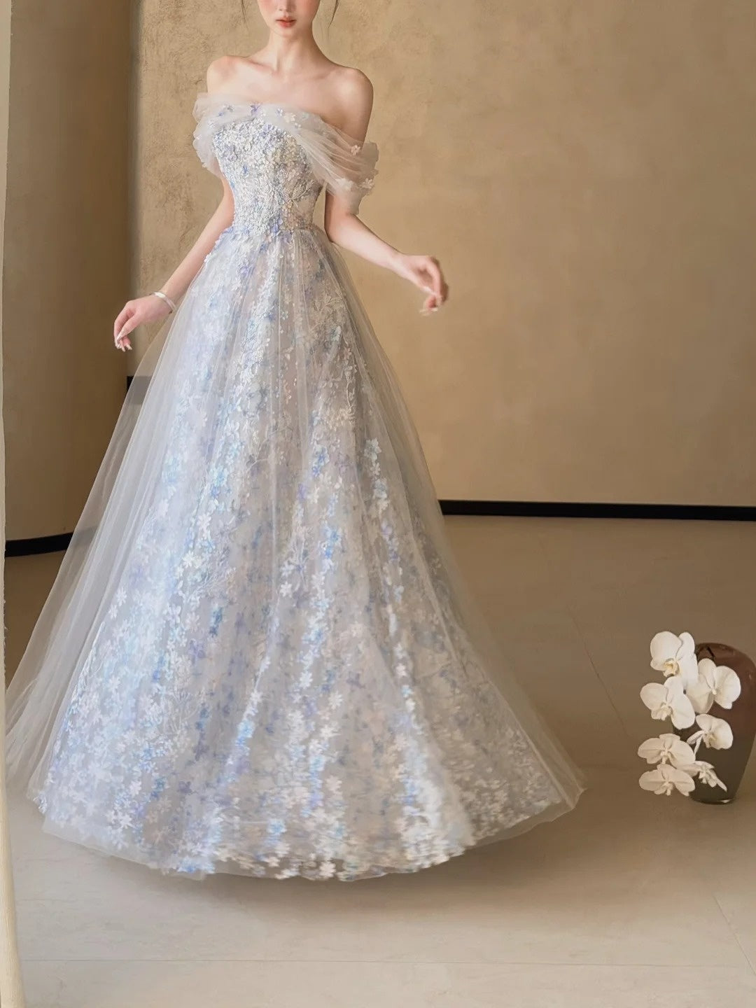 Lavendelfarbenes Tüllkleid mit V-Ausschnitt und Lagen, langes Sweet 16-Kleid, hellviolettes Ballkleid, Partykleid cg19681