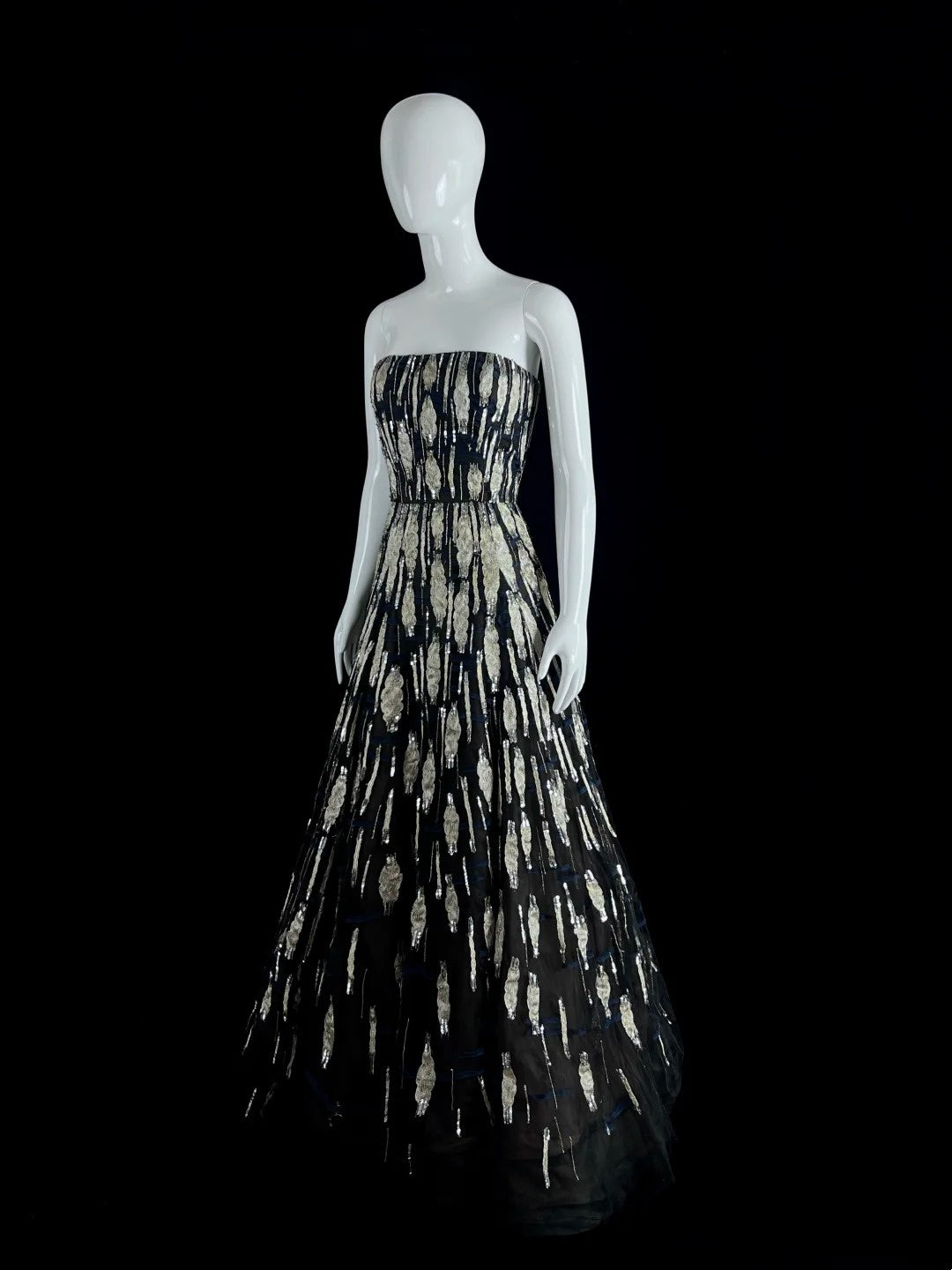 Lavendelfarbenes Tüllkleid mit V-Ausschnitt und Lagen, langes Sweet 16-Kleid, hellviolettes Ballkleid, Partykleid cg19681