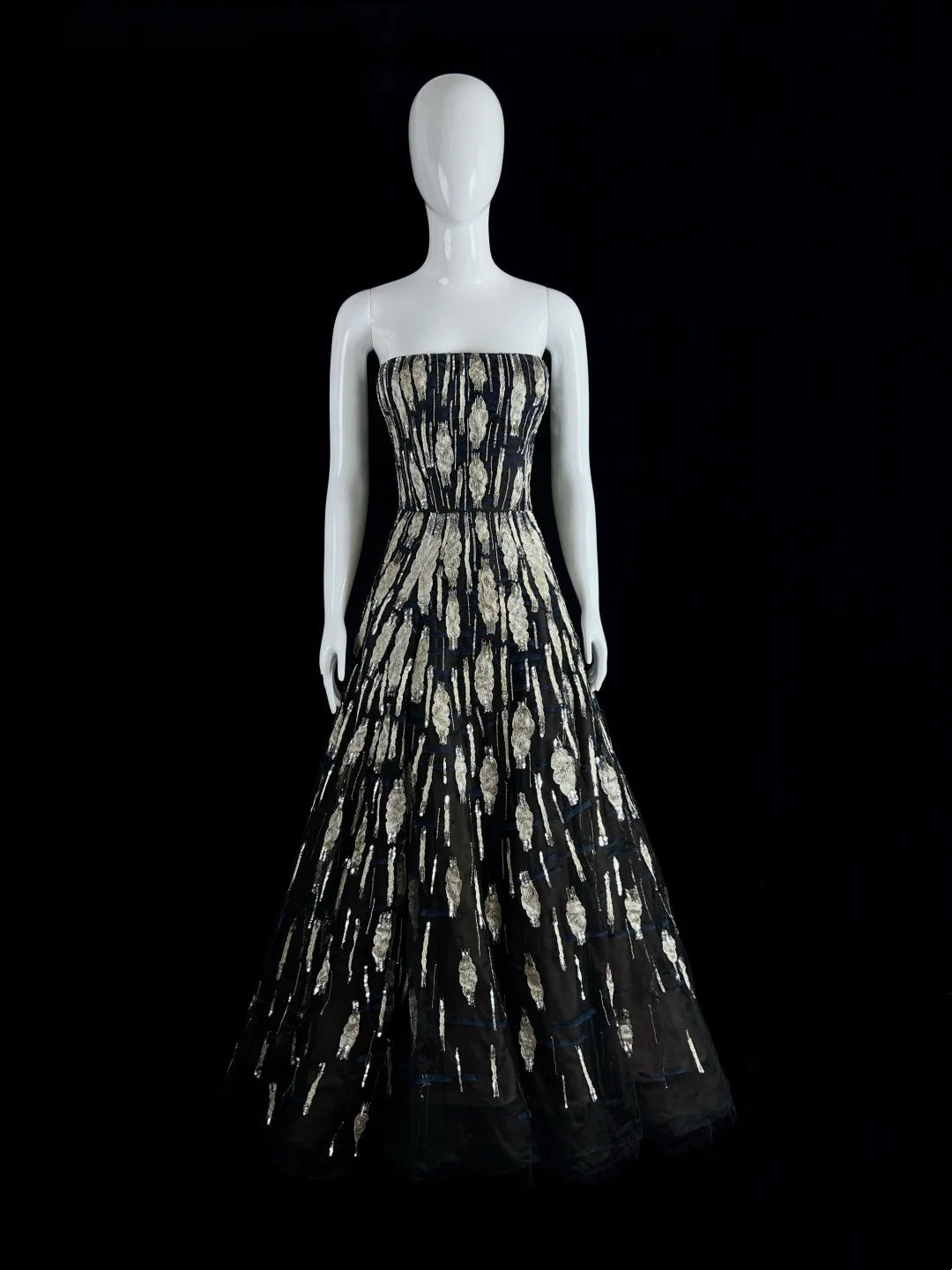 Lavendelfarbenes Tüllkleid mit V-Ausschnitt und Lagen, langes Sweet 16-Kleid, hellviolettes Ballkleid, Partykleid cg19681