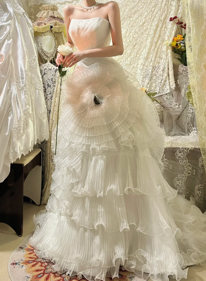 Sleeveless White Chiffon Wedding Dress Tiered Elegant Wedding Gowns cg26322