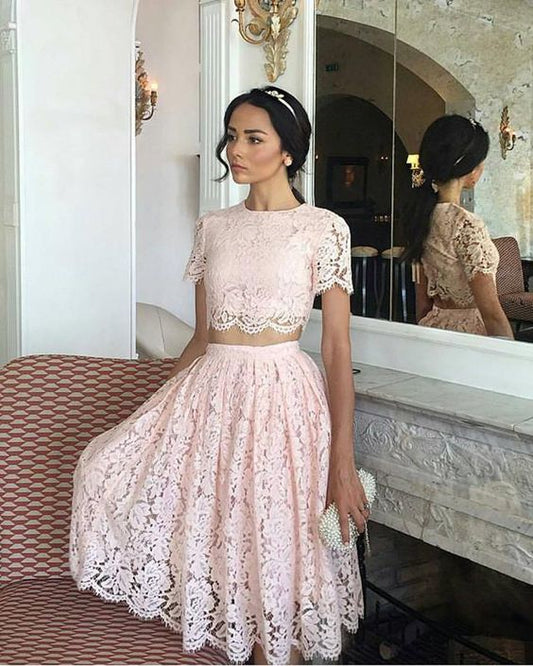 Zweiteiliges, knielanges Homecoming-Kleid mit Rundhalsausschnitt und kurzen Ärmeln aus Spitze cg1136