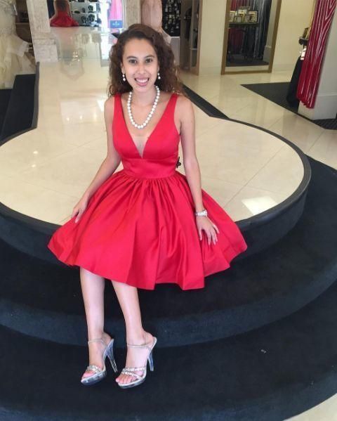 Sleeveless Red Deep V Neck Sheer A Line Pleated Satin Knee Length Homecoming Dresses    cg22527