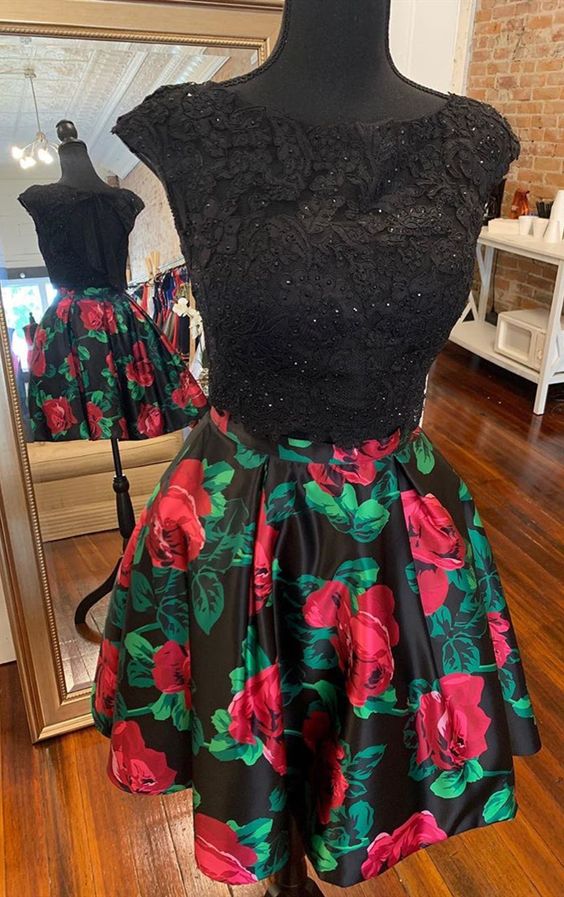 Two Piece Bateau Open Back Short Black Floral Homecoming Dress with Appliques cg3336