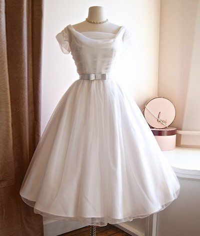 Vintage A-Line White Round Neck Retro Short homecoming Dress with Bow  cg6750